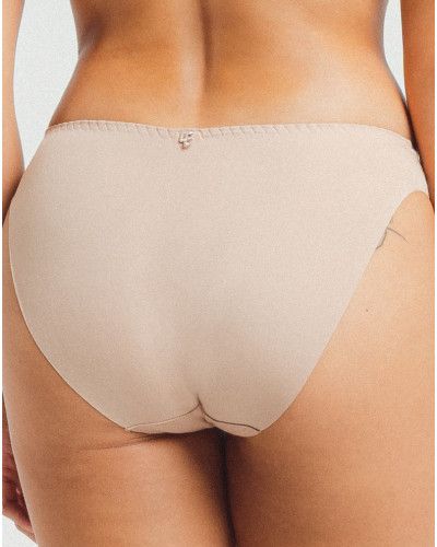 Brief Louisa Bracq Albanach (Chair)