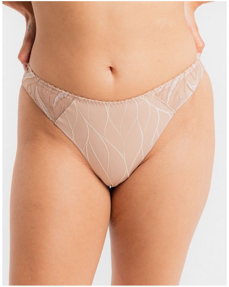 Brief Louisa Bracq Julia (Chair)