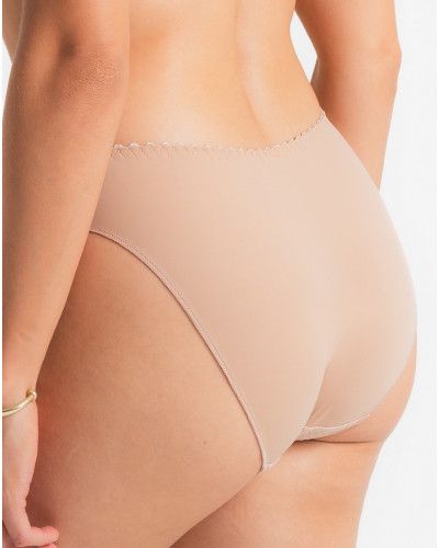 Briefs Louisa Bracq Esperanza (Chair)