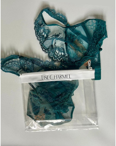 Free Lise Charmel pouch with the purchase of a Lise Charmel set.