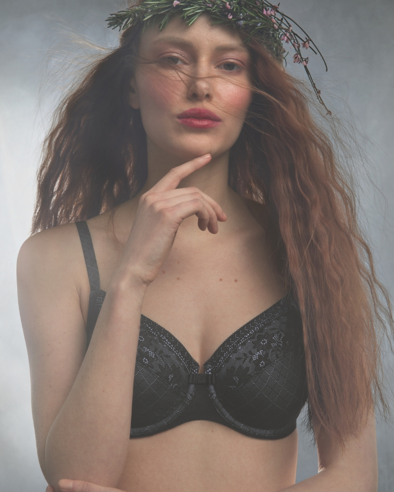 Rosemary - Rosa Faia (Negro)