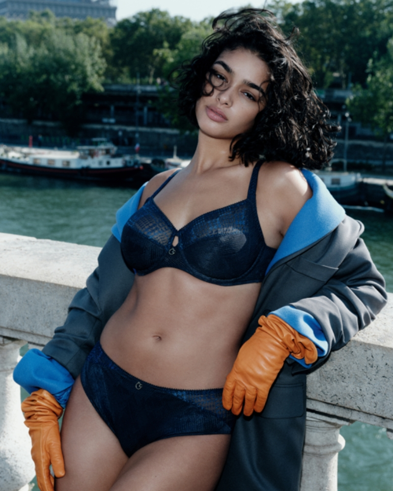 Intrigue (Bleu Marine)